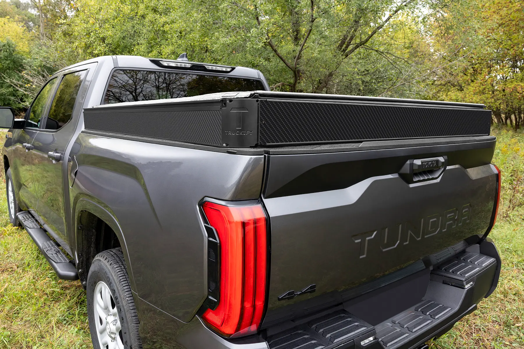 Tundra-CU3Qtr-carbon-fiber.webp