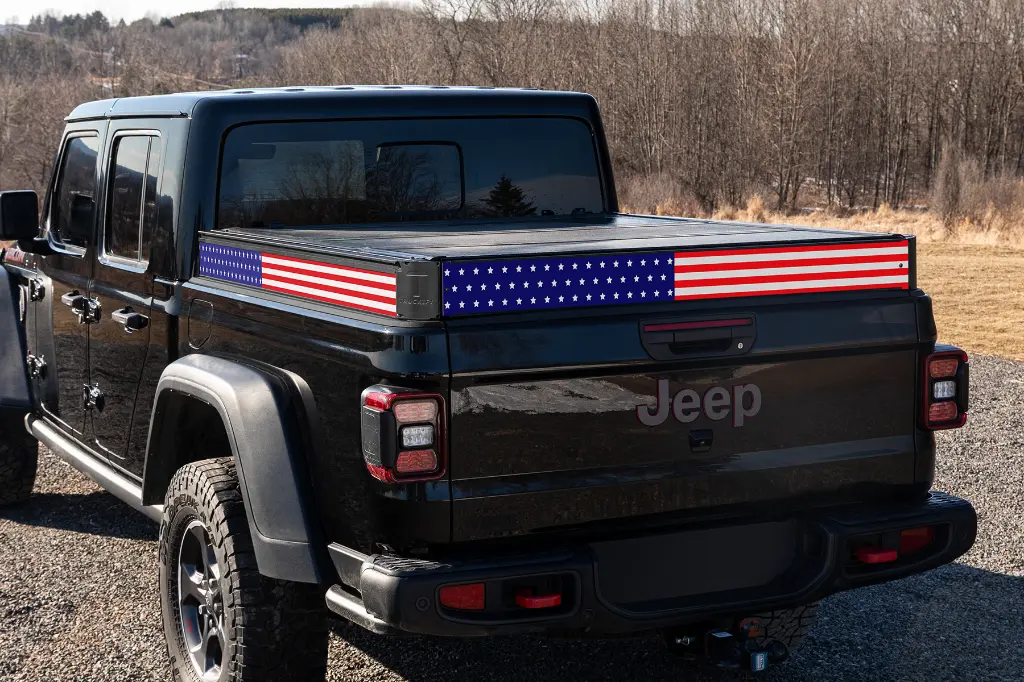 Jeep-CU3Qtr-flat-flag.webp