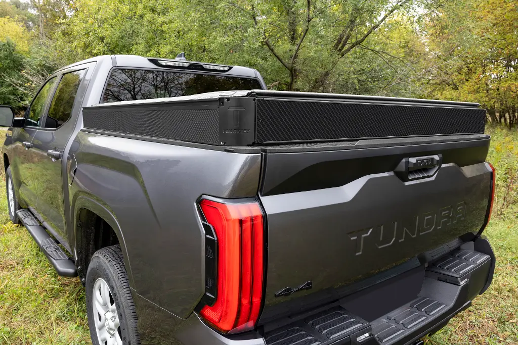 Tundra-CU3Qtr-carbon-fiber.webp